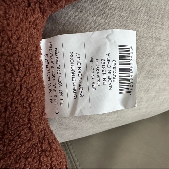 Gingerbread man decorative pillow - Picture 7 of 9